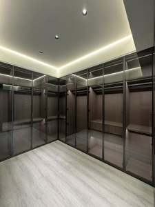 Armoire en bois moderne sur mesure de conception industrielle avec portes en bois massif, écologique, durable, meubles autonomes pour chambre à coucher et salon - Product Image 5