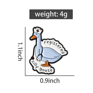Broche en émail « Infirmière Silly Goose » en forme de dessin animé, broche médicale en forme d'oie, badge de revers, bijou d'infirmière mignon, cadeau en gros - Product Image 6