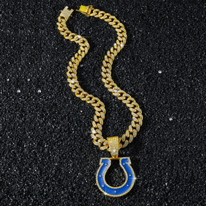 สร้อยคอจี้รูปเกือกม้าทรงตัวยู สไตล์ฮิปฮอป แฟชั่นสตรีทแวร์สำหรับผู้ชาย สร้อยคอโลหะผสมแบบ Cuban Link  เครื่องประดับแฟชั่น - Product Image 4