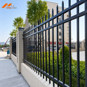 Panneaux de clôture en aluminium style fer forgé classique avec portail coulissant pour les développeurs de propriétés résidentielles - Product Image 1