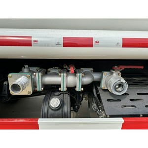 Camión Cisterna de Agua de 8cbm de la Marca Japonesa ISUZU, Camión Cisterna de Agua de 2000 Galones en Venta - Product Image 5