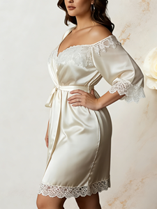 Bata de satén color champán con hombros descubiertos y ribete de encaje - Bata de lujo para novias - Product Image 1