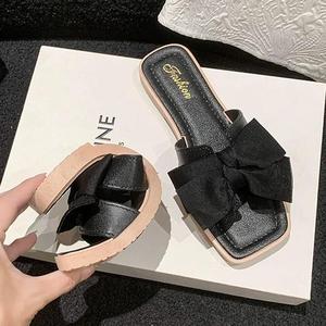 2025 donna attraente Casual estate in PVC diapositive piatte in plastica leggera goffratura Logo gomma signore ragazze prezzo economico - Product Image 5