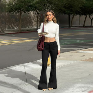 Pantalon évasé noir taille basse pour femme, coupe ajustée, avec panneau latéral, style streetwear américain - Product Image 3