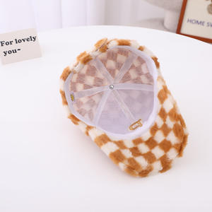Venta al por mayor de gorras de béisbol para niños American Checkerboard INS Style FAUX Fur Rex Rabbit Velvet Polyester - Product Image 4