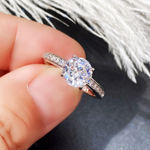Anello scintillante a quattro punte per donna, micro pavé, elegante gioiello da dito alla moda - Product Image 3