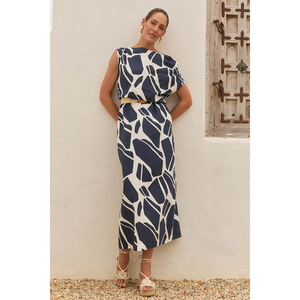 <span class=keywords><strong>Robe</strong></span> <span class=keywords><strong>midi</strong></span> asymétrique à épaules tombantes à imprimés géométriques bleu marine, col bénitier, fentes, poches, respirante, à volants, avec ceinture, en <span class=keywords><strong>lin</strong></span> - Product Image 4