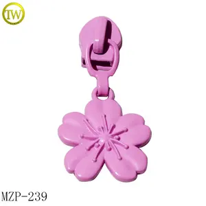 Estrattore di metallo personalizzato per borse a forma di fiore etichette con chiusura a zip di colore rosa estrattore di zip in metallo con loghi