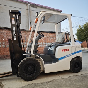 Montacargas Usado TCM FD30T3 de 3 Toneladas, Montacargas Japonés de 3 Toneladas con Motor Isuzu C240, Máquina Usada, Montacargas a Combustible de 3000 kg - Product Image 2