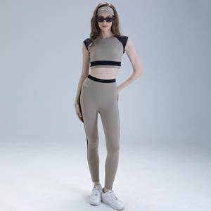 Conjunto Deportivo Aoyema con Diseño de Contraste, Estilo Vintage, Camiseta Corta con Relleno y Leggings para Yoga, Ropa de Gimnasio para Mujer - Product Image 3