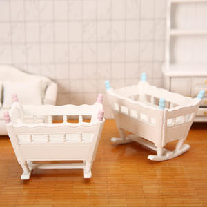 1:12 casa de muñecas de alta calidad Mini escena de dormitorio DIY juguete con madera y bambú azul Rosa Pilar simulación Baby Shaker - Product Image 2