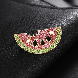 Nouvelle broche émail fruitée <span class=keywords><strong>AliExpress</strong></span> 2025, motif pastèque, en alliage incrusté de diamants, style mode européenne et américaine - Product Image 1