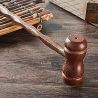 Marteau de massage en bois EDAWA pour fitness, couleur bois naturel, pour tapotement des méridiens et percussion du dos, modèle Sixty
