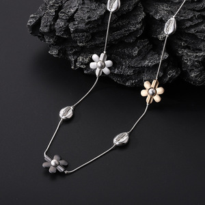 <span class=keywords><strong>Collana</strong></span> <span class=keywords><strong>Lunga</strong></span> Trendy in Lega per Donna con Ciondoli Multipli, Fiore, Conchiglia e <span class=keywords><strong>Perle</strong></span> <span class=keywords><strong>Finte</strong></span> - Vendita all'Ingrosso - Product Image 6