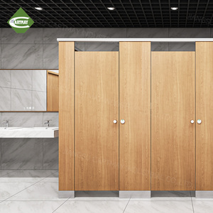 Cabines de douche compactes modernes et étanches en HPL, cloisons de toilettes multi-portes couleur bois pour vestiaires d'écoles, centres commerciaux et gymnases - Product Image 4