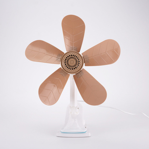 Ventilateur de bureau portable pliable ultra-silencieux Cool Comfort marron à 5 pales en forme de feuille, avec clip en plastique, alimentation USB et moteur sans balais - Product Image 5