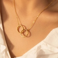 Colliers de couple personnalisés en acier inoxydable, pendentif double anneau classique gravé avec un nom, bijoux simples et élégants