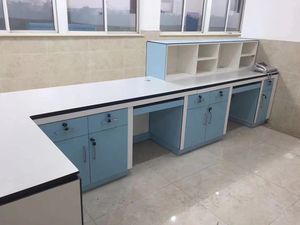 Лабораторный настенный стол-стойка LB-CF-12 с полками для реагентов, водопроводным краном и настенным шкафом - Product Image 3