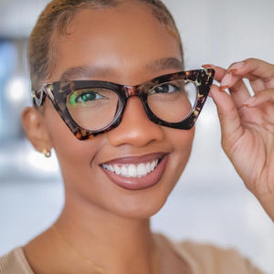 Kính mát nữ thời trang 2026, màu kẹo ngọt, chống tia UV400, gọng kính nguyên khung, kiểu dáng cổ điển, chống ánh sáng xanh - Product Image 1