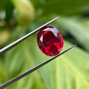 Hochwertiger Labor-gezüchteter Taubenblut-Roter Rubin Ovaler Schliff Facettierter Loser Edelstein mit Feuer für Handgefertigte Schmuckherstellung - Product Image 1