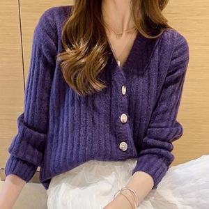 OEM & ODM <span class=keywords><strong>Cardigan</strong></span> rouge personnalisé pour femmes Large lamelle côtelée marbre texturé Bouton tricot vierge col en v pull Streetwear - Product Image 4