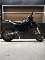 Moto électrique Enduro E-XE 880 39 kW, couple de 880 N.m, fourche USD réglable de 300 mm, plus puissante que la Sur-Ron Ultra Bee