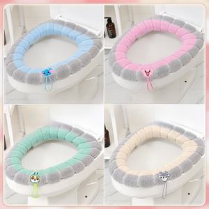 Asiento de inodoro para el hogar con asa, cojín de plástico grueso OKnitting, asiento acolchado con tacto cómodo - Product Image 3