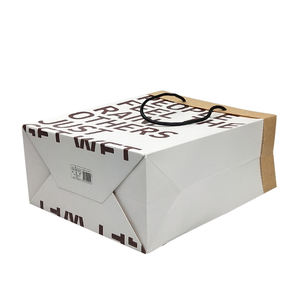 Sac en papier blanc créatif populaire avec impression de lettres anglaises en gros caractères pour un usage quotidien, des événements universitaires et un emballage cadeau tendance - Product Image 5