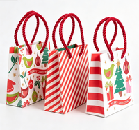 Sac cadeau de Noël en carton ivoire écologique et recyclable, fait main, avec logo personnalisé et design durable