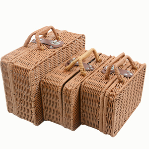 Panier de pique-nique <span class=keywords><strong>vintage</strong></span> en osier brun rectangulaire fait main avec couvercle et poignée, idéal pour le camping et la décoration intérieure - Product Image 2