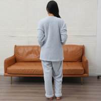 Robes et peignoirs pour femmes, ensemble de pyjama en polaire à manches longues GR062 gris clair bleu, col en V, longueur intégrale