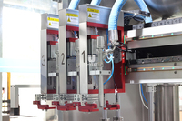 Machine de remplissage et de bouchage automatique pour bidons d'huile et jerricans en PEHD de 1L et 5L avec suivi servo