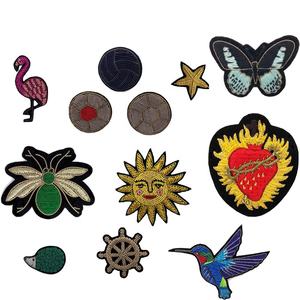 Broche abeille/Patch brodé à la main Broche personnalisée/Mode de haute qualité - Product Image 5