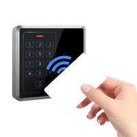Support de carte de membre professionnel en PVC mat imprimé sur mesure avec puces RFID NFC programmables NTAG213/215/216 et paiement par code QR