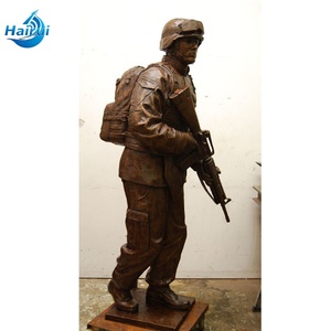 Estatua de Bronce Personalizada de Tamaño Real de <span class=keywords><strong>Tropas</strong></span> Militares en Entrenamiento con Perro en una Roca para Parque de Veteranos - Product Image 4