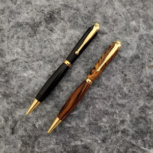 Penna a sfera in legno di sandalo eco-friendly lucidata a mano personalizzabile legno noce ebano botti penna