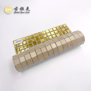 <span class=keywords><strong>Mini</strong></span> Mosaicos Cuadrados de Vidrio Dorado con Superficie Brillante para Decoración Interior de Vestíbulos de Hotel, Penthouses, Galerías y Espacios Comerciales - Product Image 6