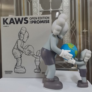 Statuette tendance Earth huger promise doll puppet violent bear sz-sujiao-kaws, jouet à la mode, accessoire de décoration intérieure - Product Image 4