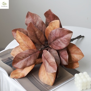 Ramo di Magnolia Artificiale in Lattice Effetto Reale 57cm con <span class=keywords><strong>Foglie</strong></span> Verdi, <span class=keywords><strong>Marroni</strong></span> e Rosse Autunnali e Boccioli per Decorazioni Matrimoni, Casa e Natale - Product Image 3