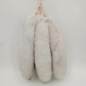 <span class=keywords><strong>Real</strong></span> <span class=keywords><strong>Animal</strong></span> Fur 40 cm Fluffy Blue Fox Fur Tail Llavero Gris Blanco Fox Tail - Product Image 3