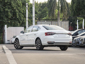 <span class=keywords><strong>Skoda</strong></span> Superb 2025 TSI 280 DSG Edición Premium <span class=keywords><strong>de</strong></span> Lujo 1749 Hatchback con Techo Solar Dinámico y Eficiente Espacioso Liftback - Product Image 5