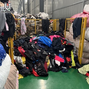 F1 Ingrosso Abbigliamento Usato in Balle, Vestiti di Seconda Mano, T-Shirt, Giacche, Pantaloni, Felpe Firmate, Ordine all'Ingrosso - Product Image 5