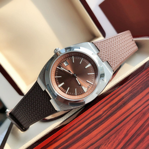 Reloj Deportivo de Lujo de Acero Inoxidable con Esfera Marrón Sunburst, Correa de Goma Marrón y Visualización de Fecha - Product Image 5