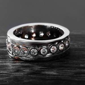 Anillo de Eternidad F813 en Oro Blanco con Diamantes de Corte Brillante Redondo en Canal, Anillo Fino Unisex para Boda - Product Image 3