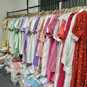Vente en gros de <span class=keywords><strong>robes</strong></span> en coton haut de gamme mélangées à des stocks de vêtements en gros à bas <span class=keywords><strong>prix</strong></span> - Product Image 3