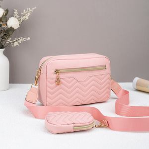 Sac à bandoulière simple <span class=keywords><strong>fleur</strong></span> de <span class=keywords><strong>tatouage</strong></span> ondulé 2025 sacs, sac simple pour <span class=keywords><strong>femme</strong></span> en gros, sac à bandoulière pour téléphone portable de grande capacité - Product Image 3