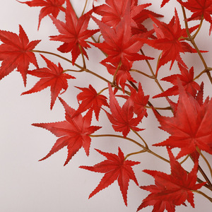 Rama de Hoja de Arce Artificial, Color Rojo Anaranjado, Plástico y Tela, Alta Simulación, Accesorio de Decoración para Bodas - Product Image 3