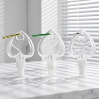 Mini flacon de voyage transparent en forme de cœur avec mousqueton, conteneur vide rechargeable en PET à presser pour désinfectant pour les mains et cosmétiques