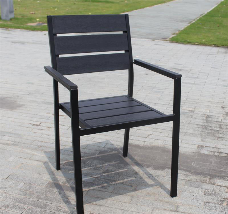 Chaise à tube carré large