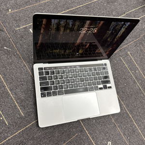 แล็ปท็อปธุรกิจมือสองรุ่นขายดีที่สุด สำหรับ M-a-c Notebook Pro 2022 A2338 M2 8G 256G ปลดล็อคแล้ว ออกแบบมาเพื่อการเขียนโปรแกรม คอมพิวเตอร์บางเฉียบ - Product Image 2